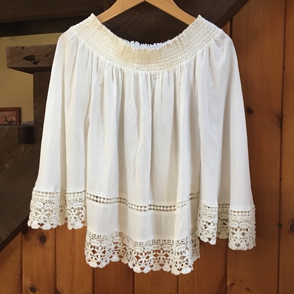 Romeo & Juliet Couture white Off Shoulder top - Picture 2 of 6